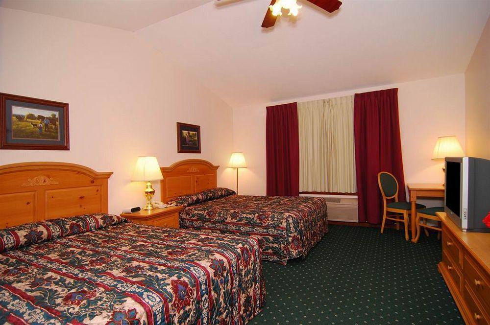 Econo Lodge Inn & Suites أو كلير المظهر الخارجي الصورة