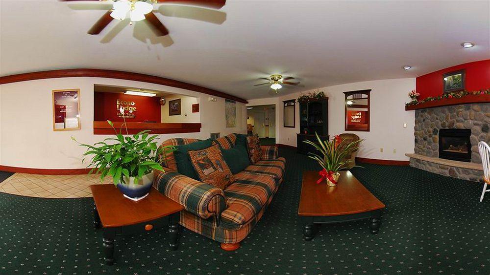 Econo Lodge Inn & Suites أو كلير المظهر الخارجي الصورة