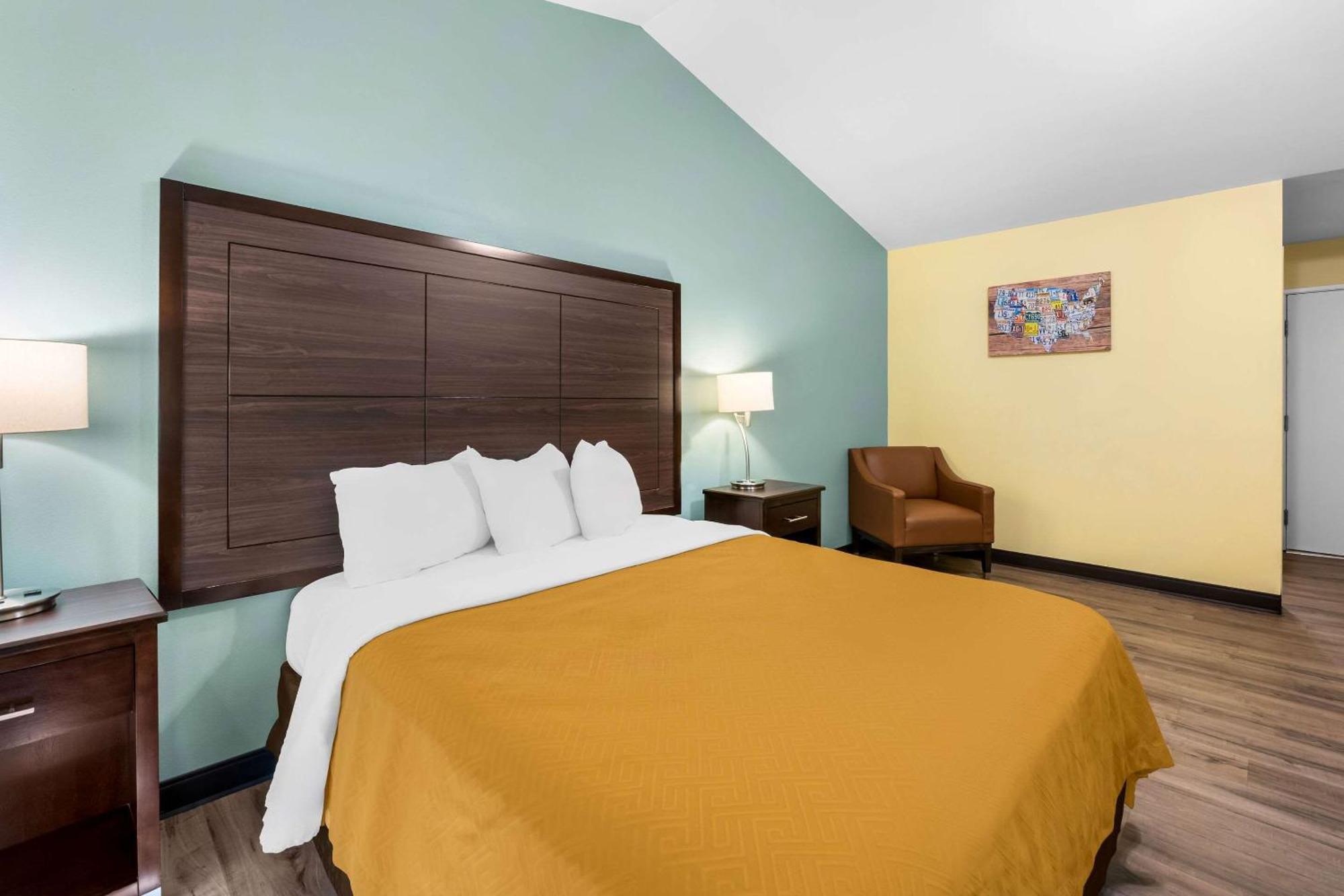 Econo Lodge Inn & Suites أو كلير المظهر الخارجي الصورة
