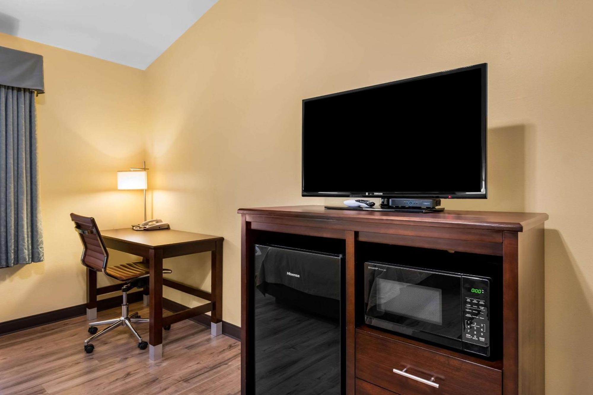 Econo Lodge Inn & Suites أو كلير المظهر الخارجي الصورة