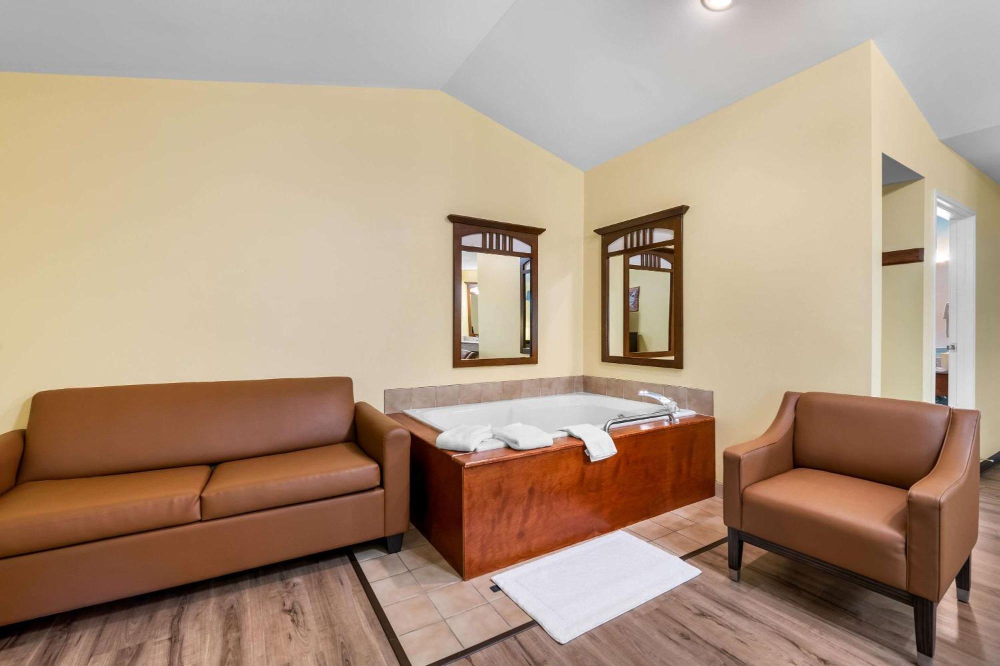 Econo Lodge Inn & Suites أو كلير المظهر الخارجي الصورة