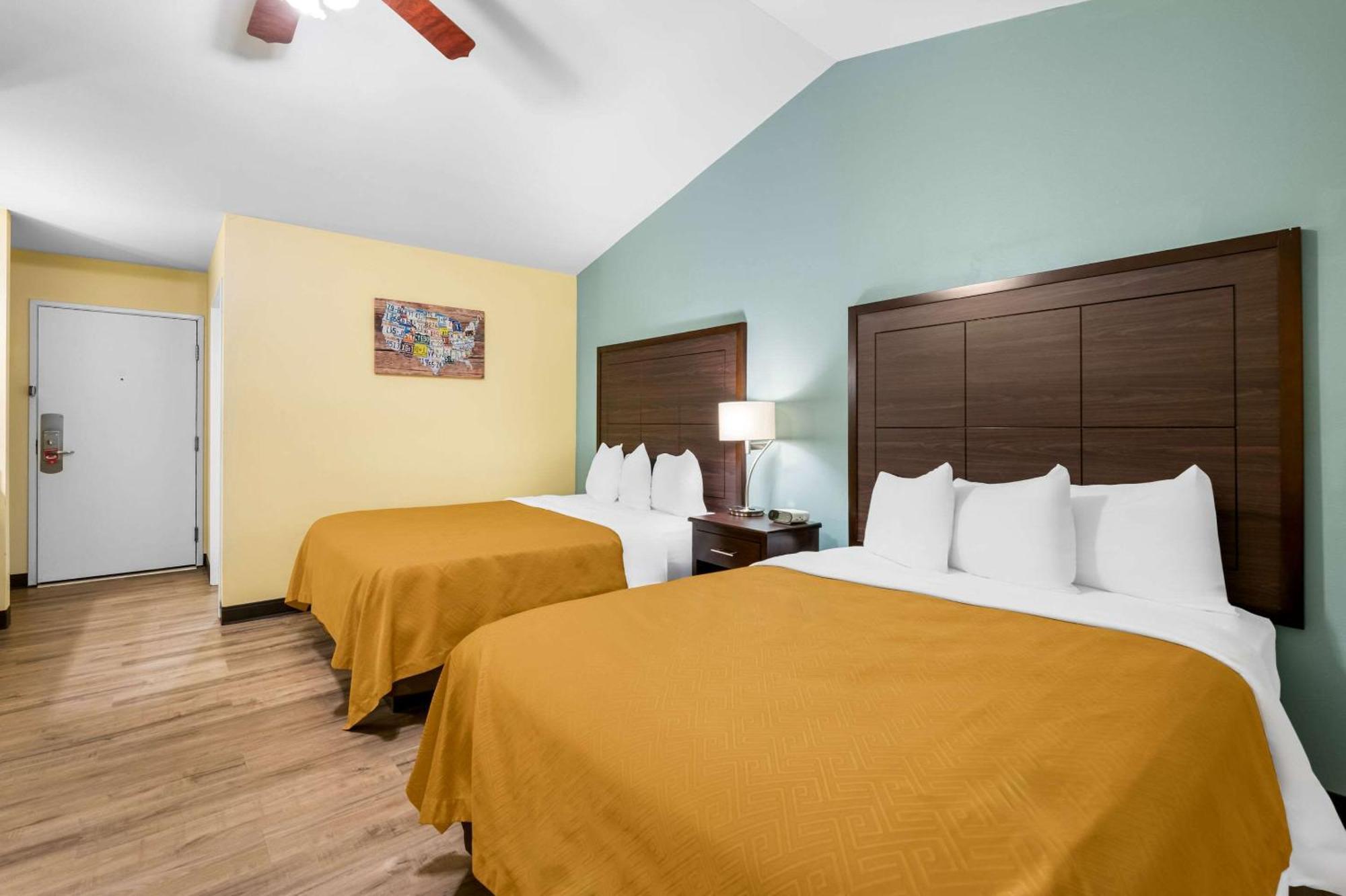 Econo Lodge Inn & Suites أو كلير المظهر الخارجي الصورة