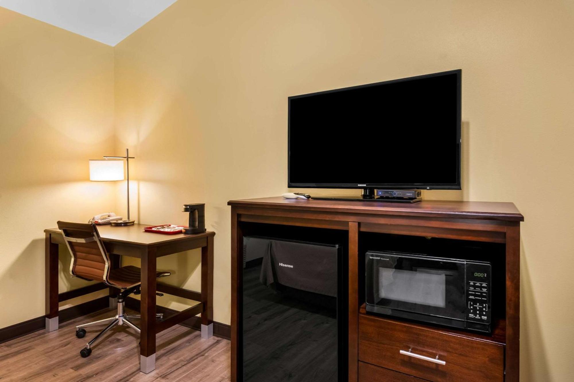 Econo Lodge Inn & Suites أو كلير المظهر الخارجي الصورة