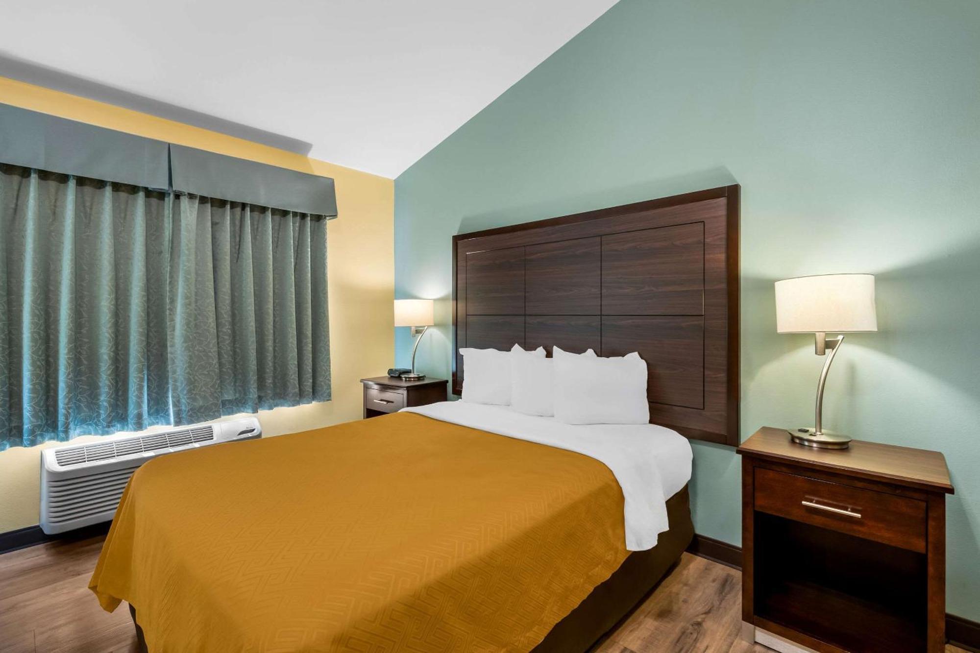Econo Lodge Inn & Suites أو كلير المظهر الخارجي الصورة