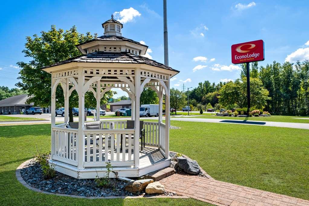 Econo Lodge Inn & Suites أو كلير المظهر الخارجي الصورة