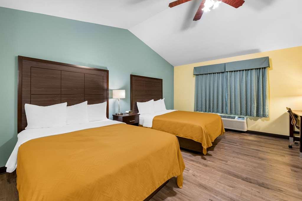 Econo Lodge Inn & Suites أو كلير الغرفة الصورة