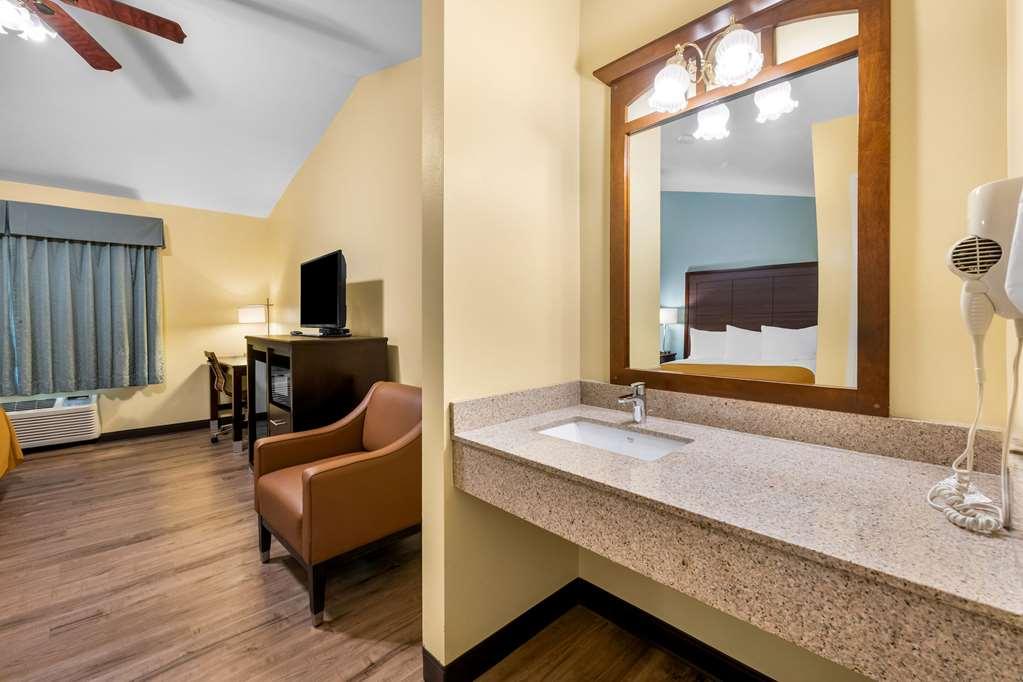 Econo Lodge Inn & Suites أو كلير الغرفة الصورة