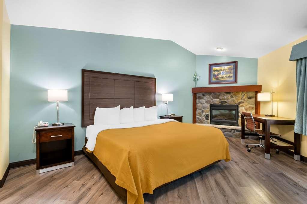 Econo Lodge Inn & Suites أو كلير الغرفة الصورة