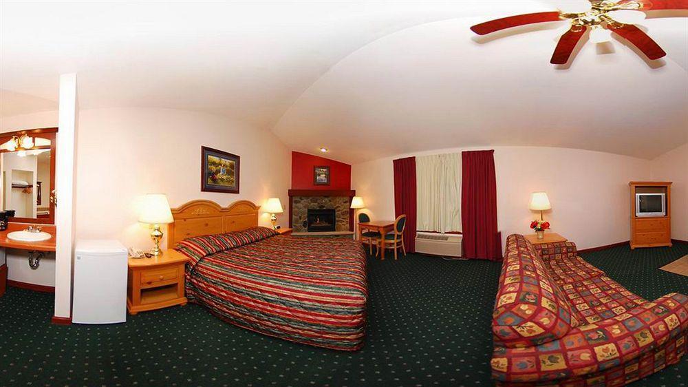 Econo Lodge Inn & Suites أو كلير المظهر الخارجي الصورة