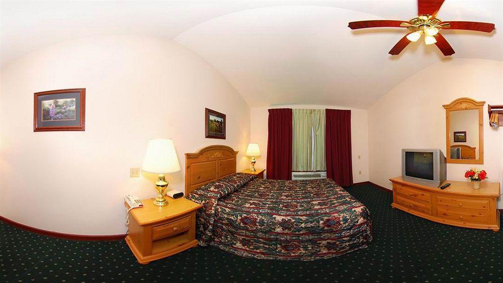 Econo Lodge Inn & Suites أو كلير المظهر الخارجي الصورة