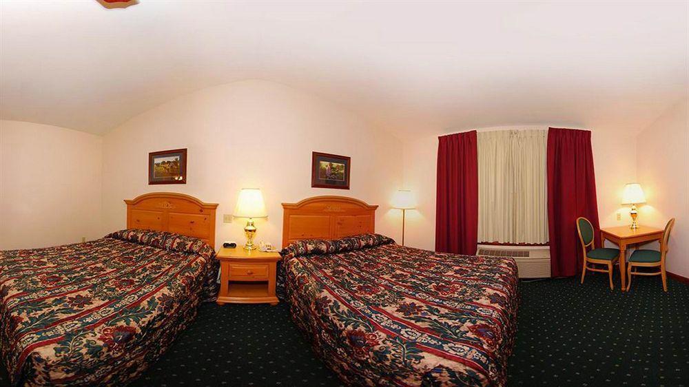 Econo Lodge Inn & Suites أو كلير المظهر الخارجي الصورة