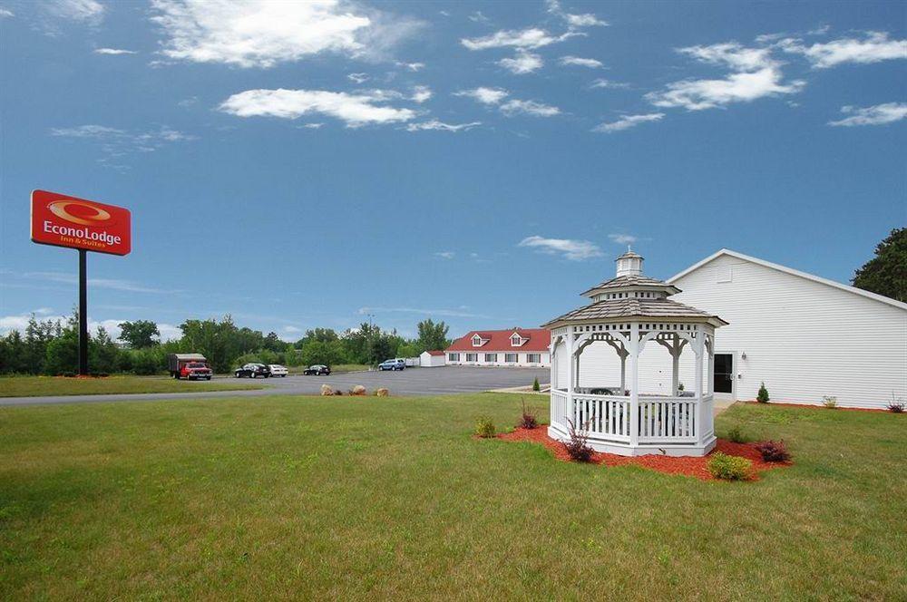 Econo Lodge Inn & Suites أو كلير المظهر الخارجي الصورة