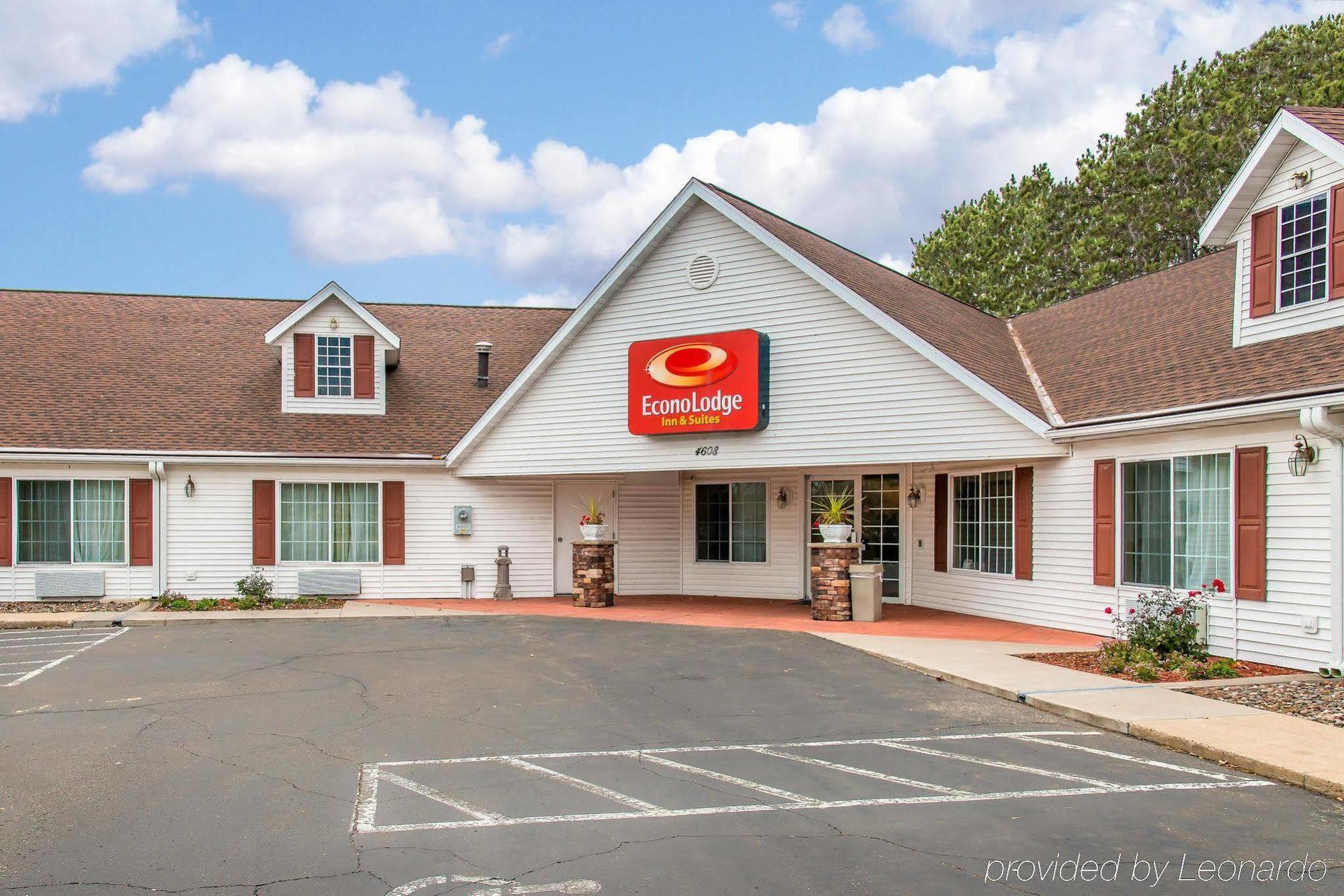 Econo Lodge Inn & Suites أو كلير المظهر الخارجي الصورة