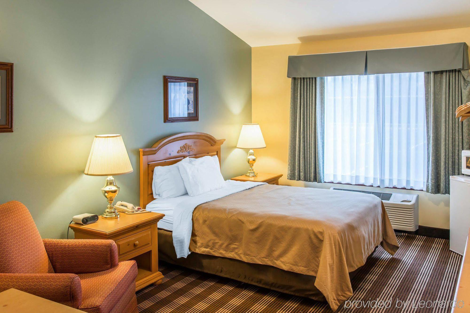 Econo Lodge Inn & Suites أو كلير المظهر الخارجي الصورة