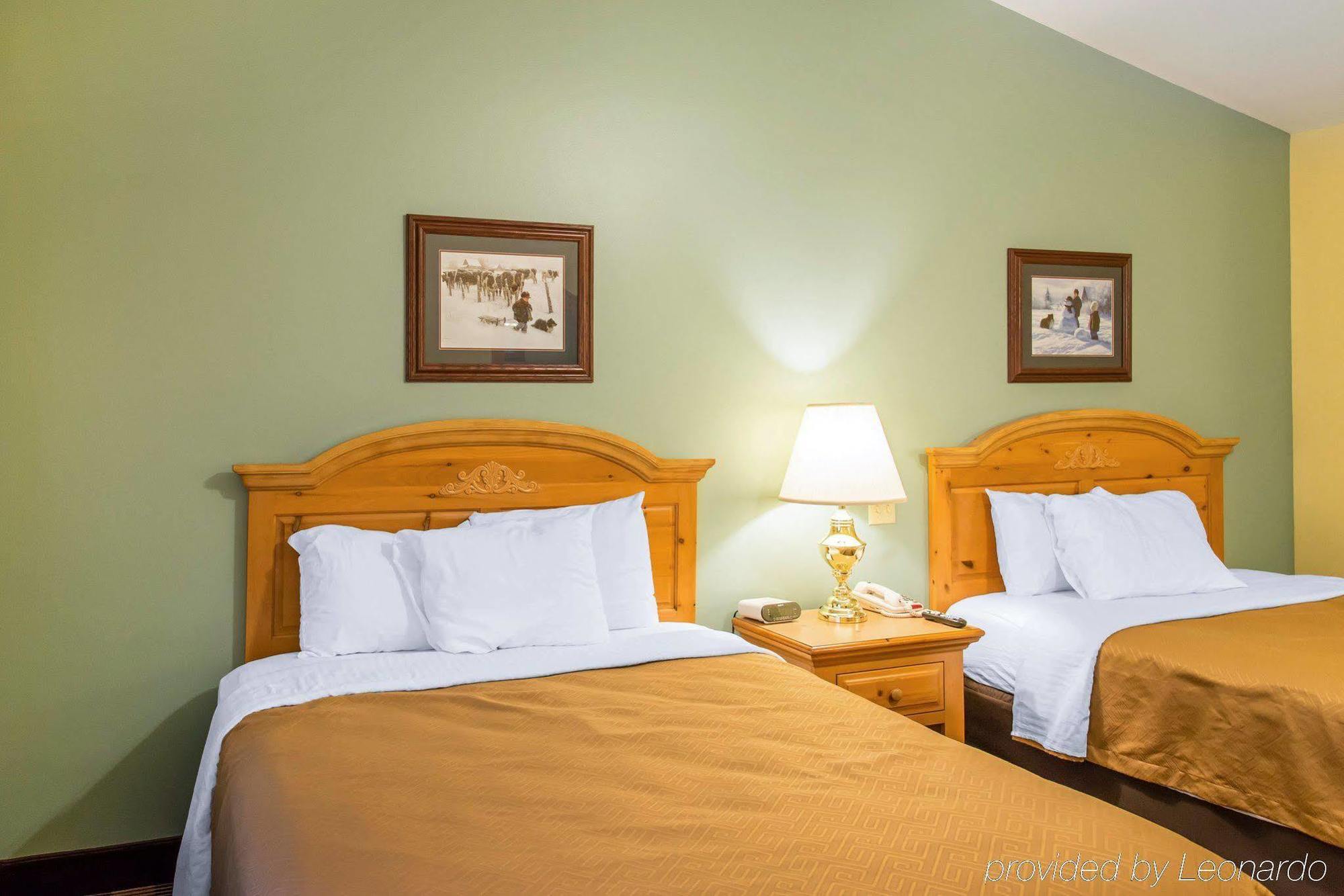 Econo Lodge Inn & Suites أو كلير المظهر الخارجي الصورة