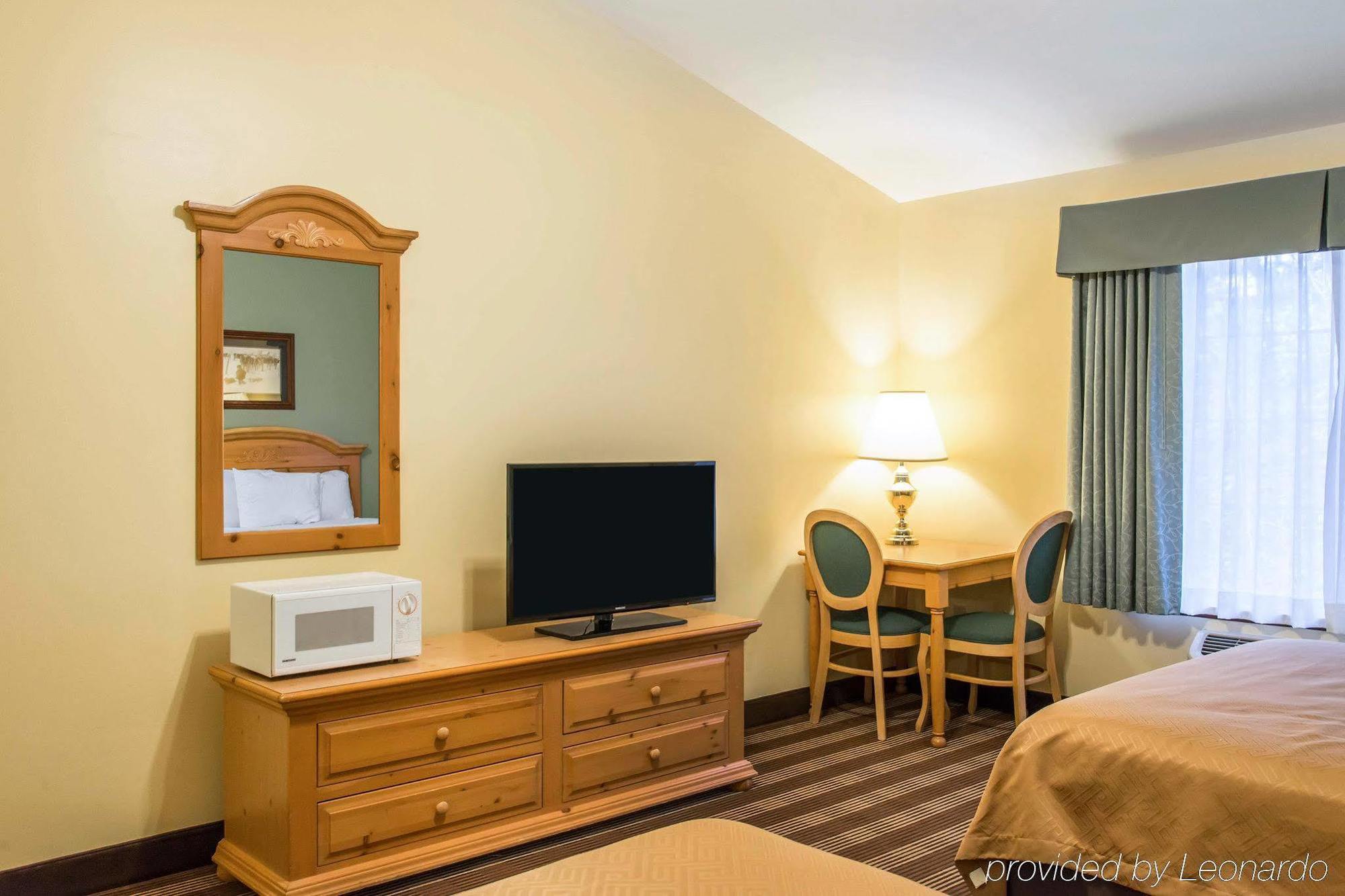 Econo Lodge Inn & Suites أو كلير المظهر الخارجي الصورة