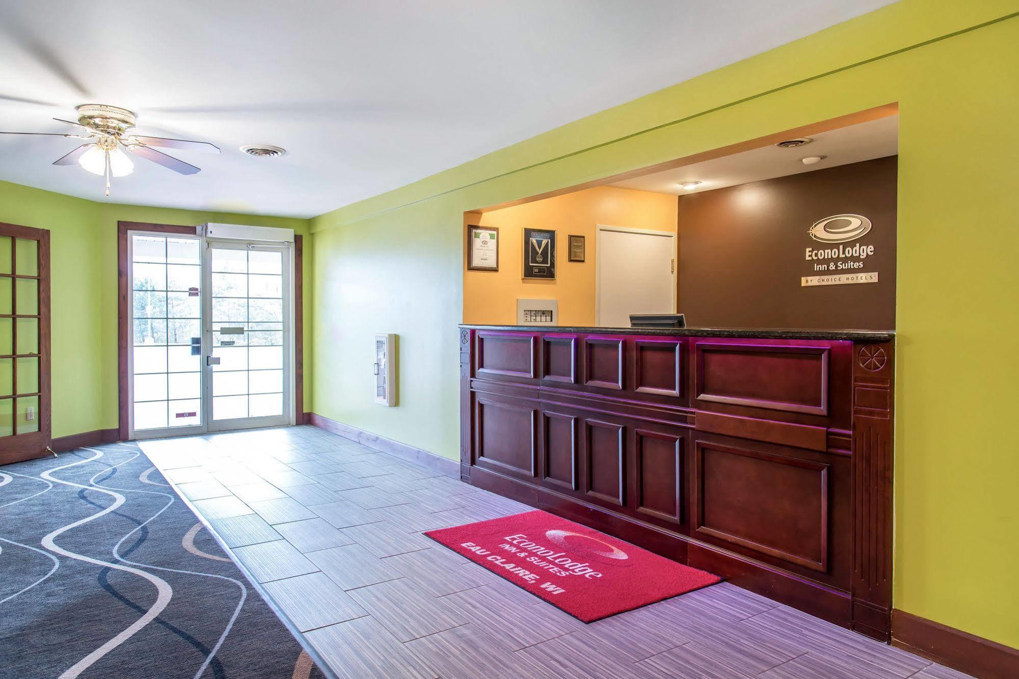 Econo Lodge Inn & Suites أو كلير المظهر الخارجي الصورة