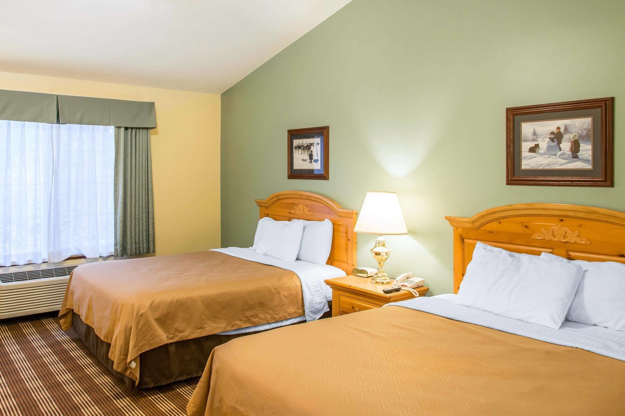 Econo Lodge Inn & Suites أو كلير المظهر الخارجي الصورة