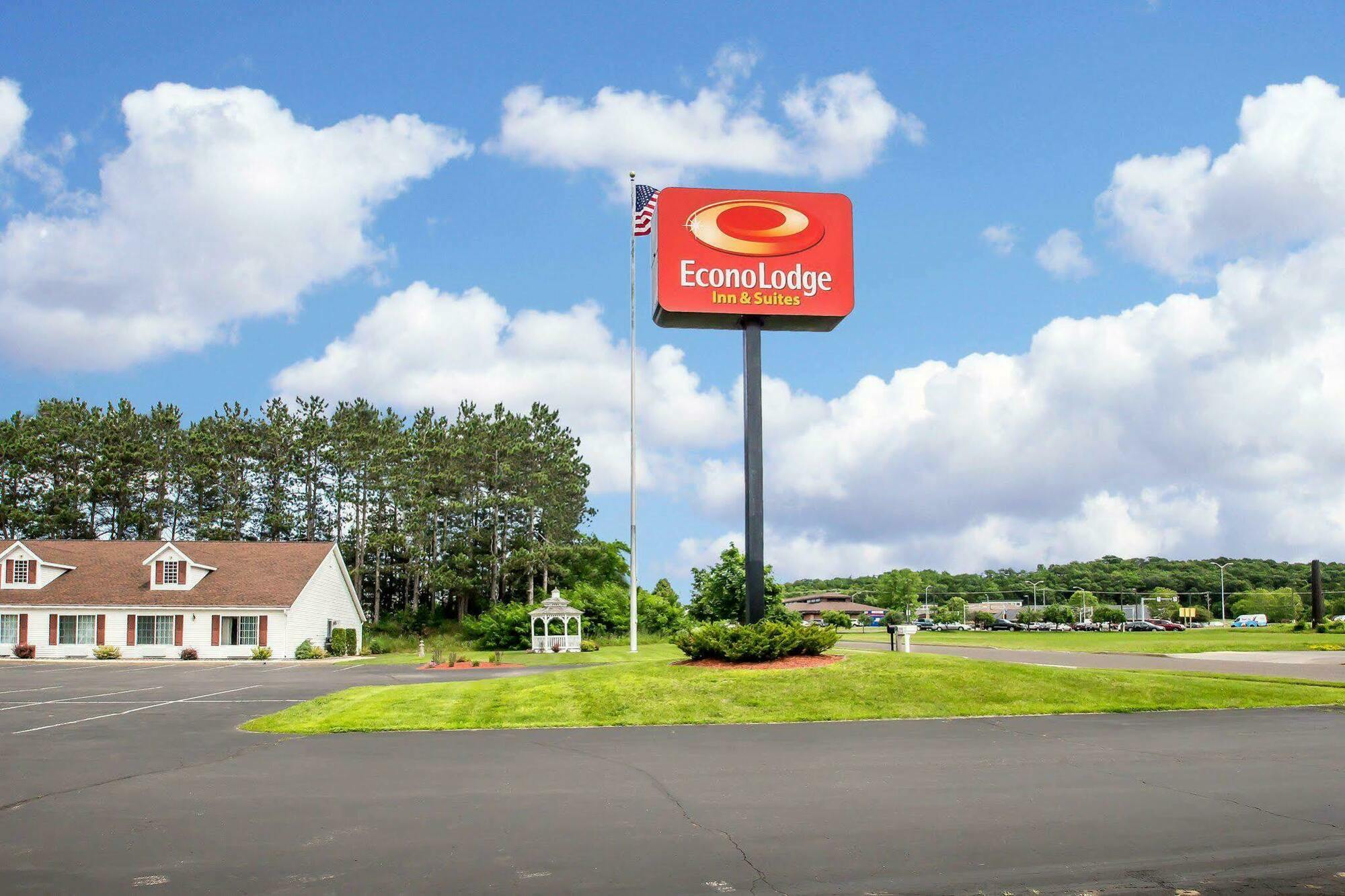 Econo Lodge Inn & Suites أو كلير المظهر الخارجي الصورة