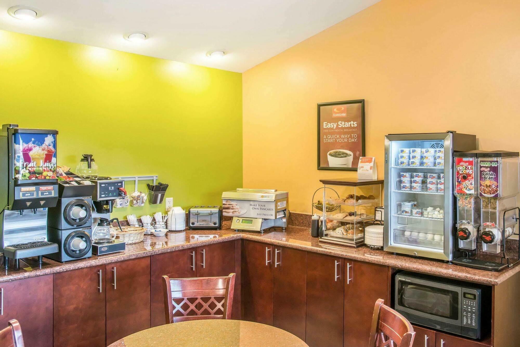 Econo Lodge Inn & Suites أو كلير المظهر الخارجي الصورة