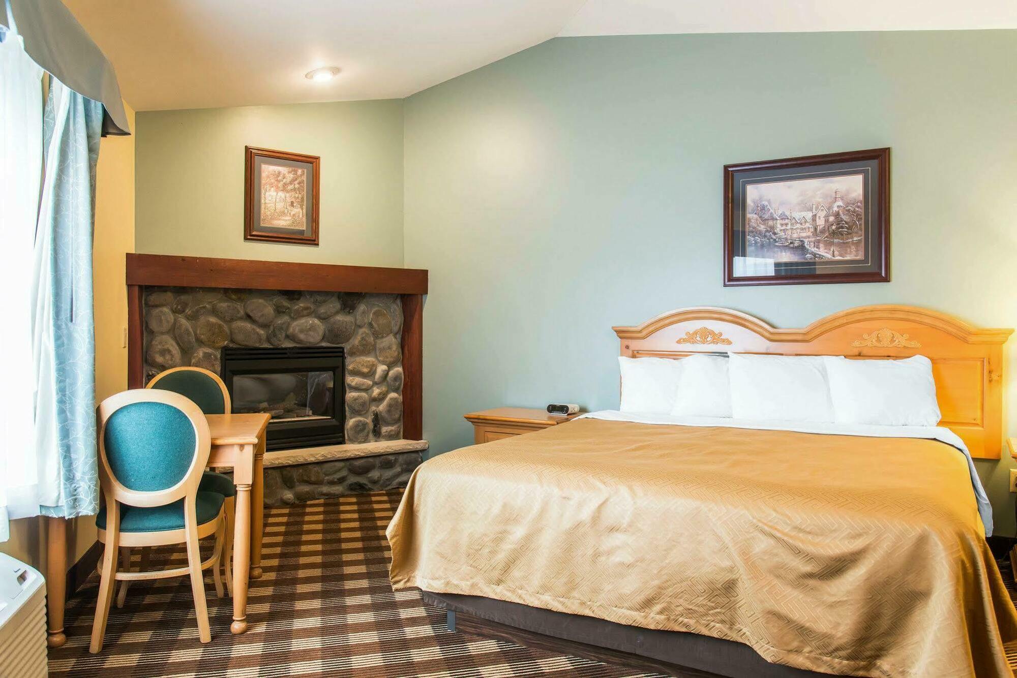 Econo Lodge Inn & Suites أو كلير المظهر الخارجي الصورة