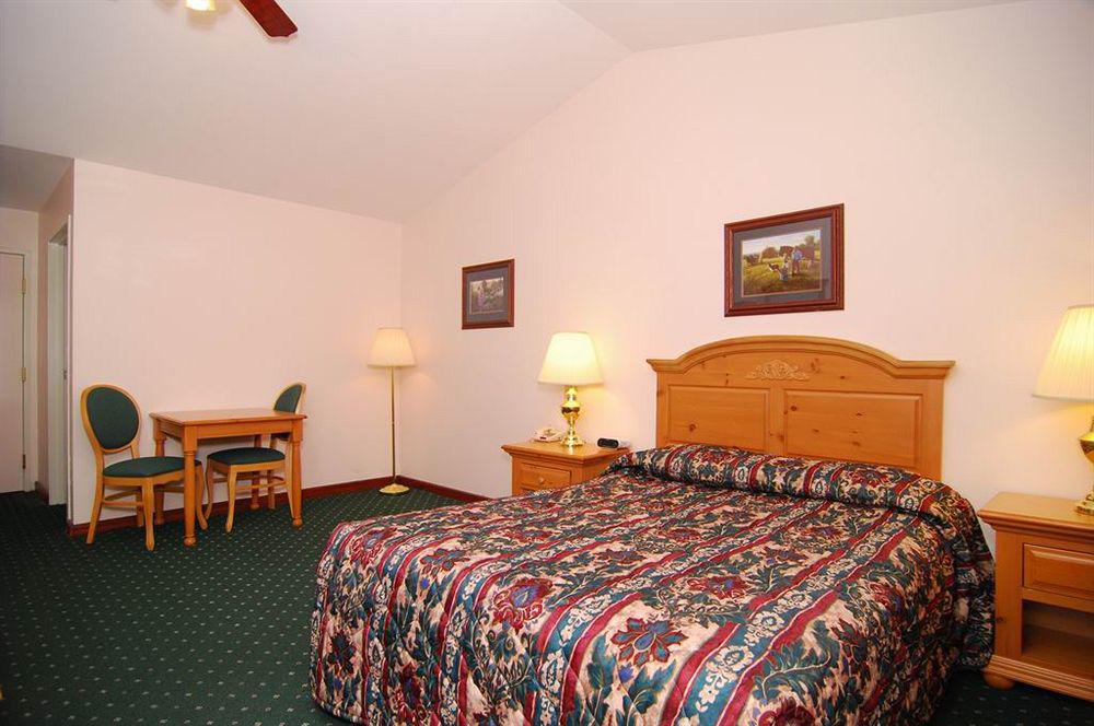 Econo Lodge Inn & Suites أو كلير المظهر الخارجي الصورة